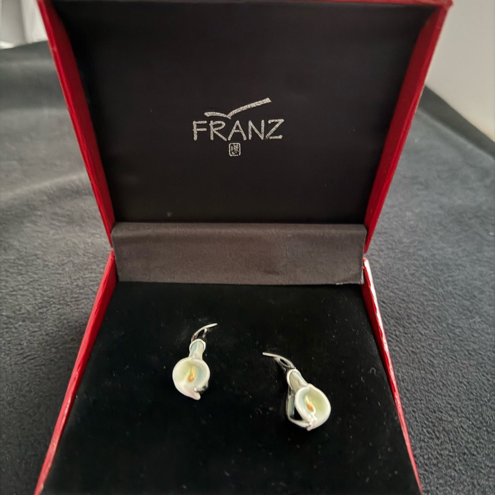 Franz White and Silver Calla Lily Earrings NWOT